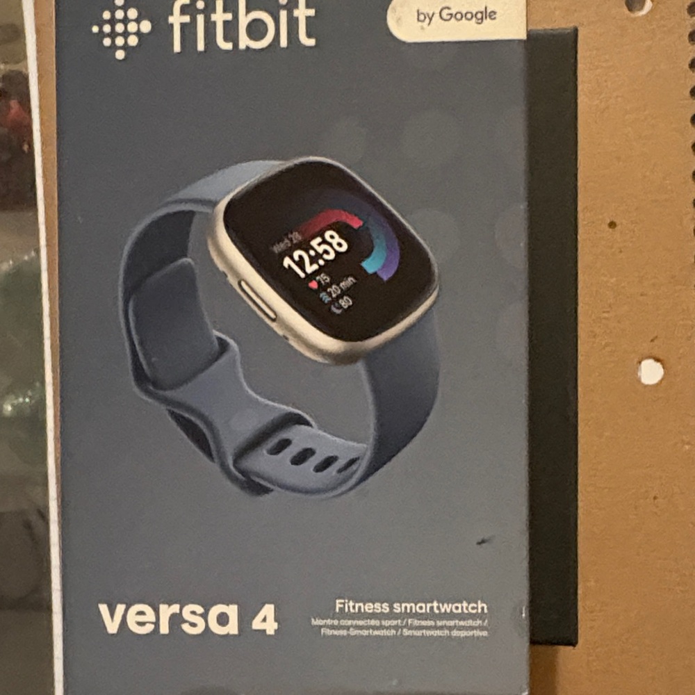 Fitbit Versa 4 Navy Smartwatch